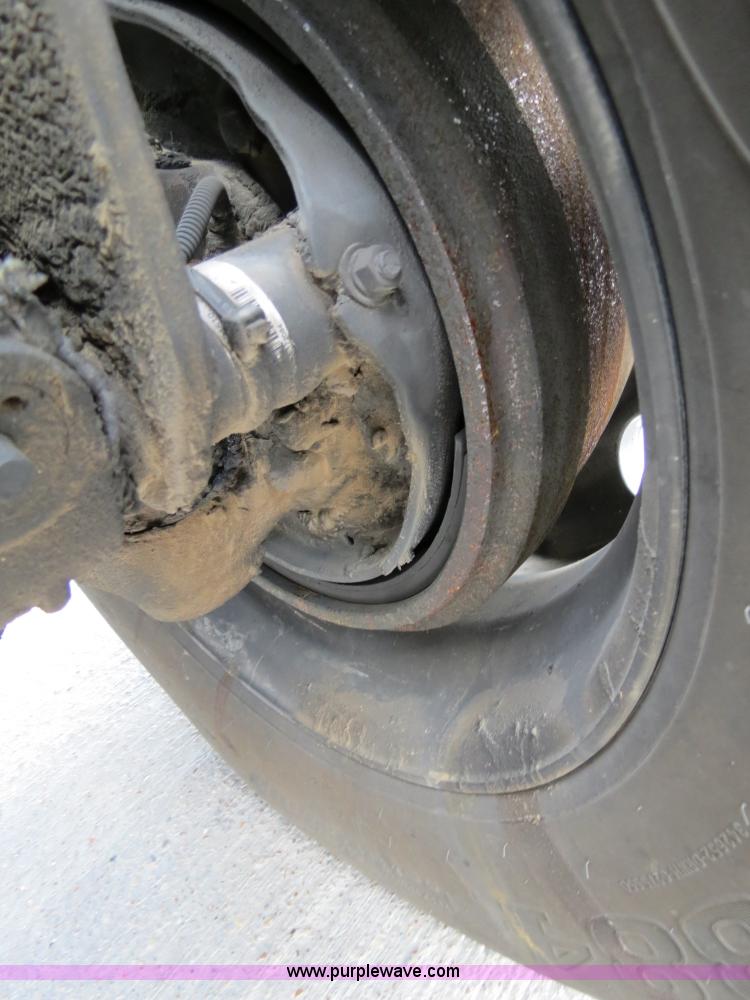 image for item B4592 2000 Kenworth T800 semi truck