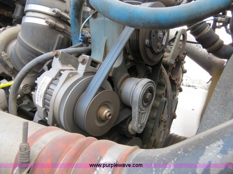 image for item B4592 2000 Kenworth T800 semi truck