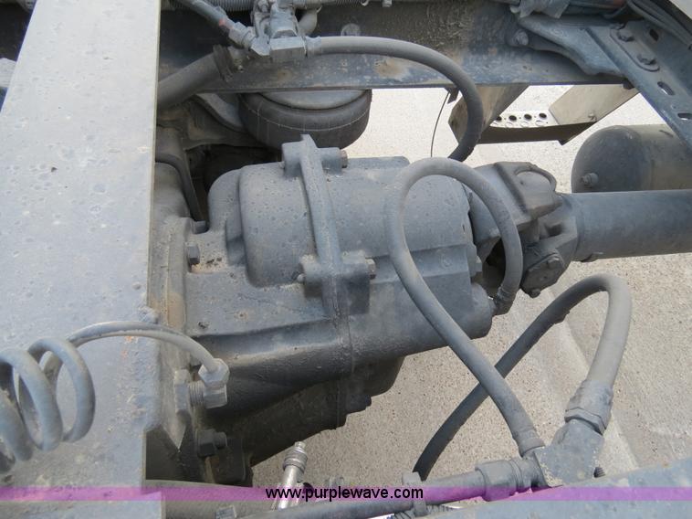 image for item B4592 2000 Kenworth T800 semi truck