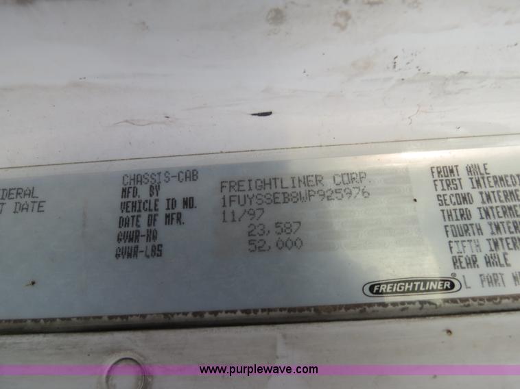 image for item B4593 1998 Freightliner Century Class semi truck