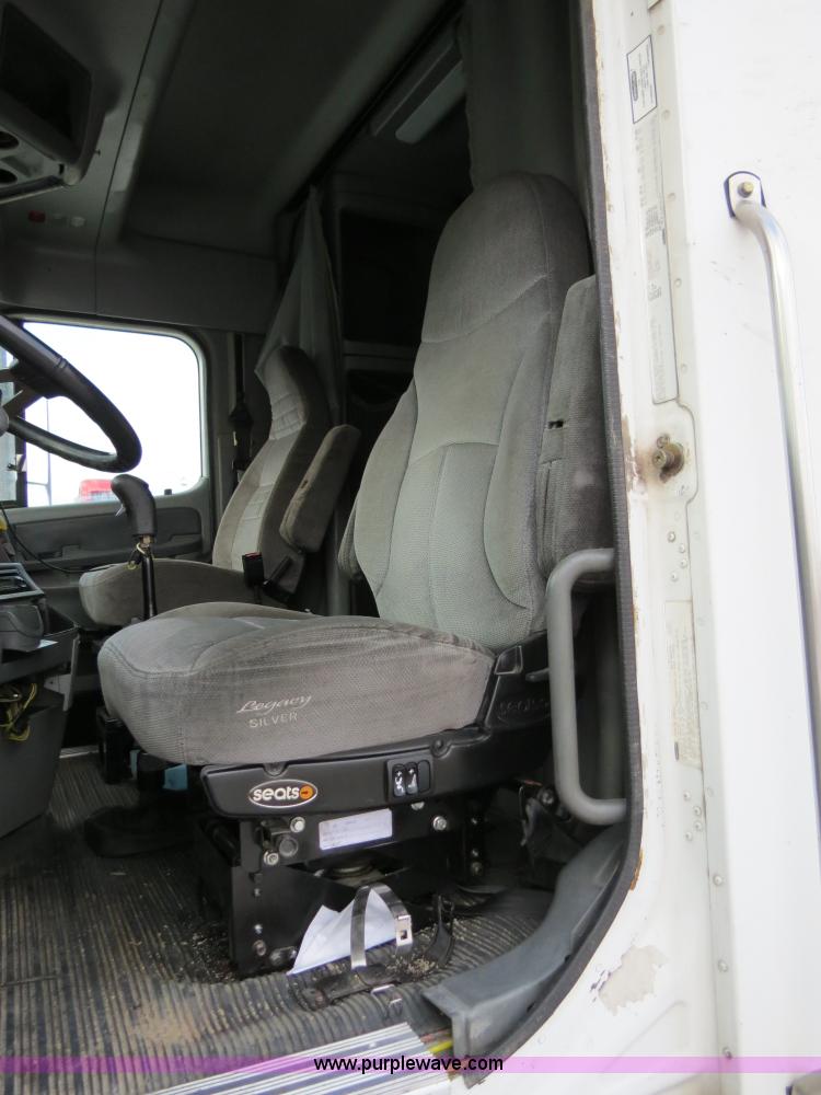 image for item B4593 1998 Freightliner Century Class semi truck