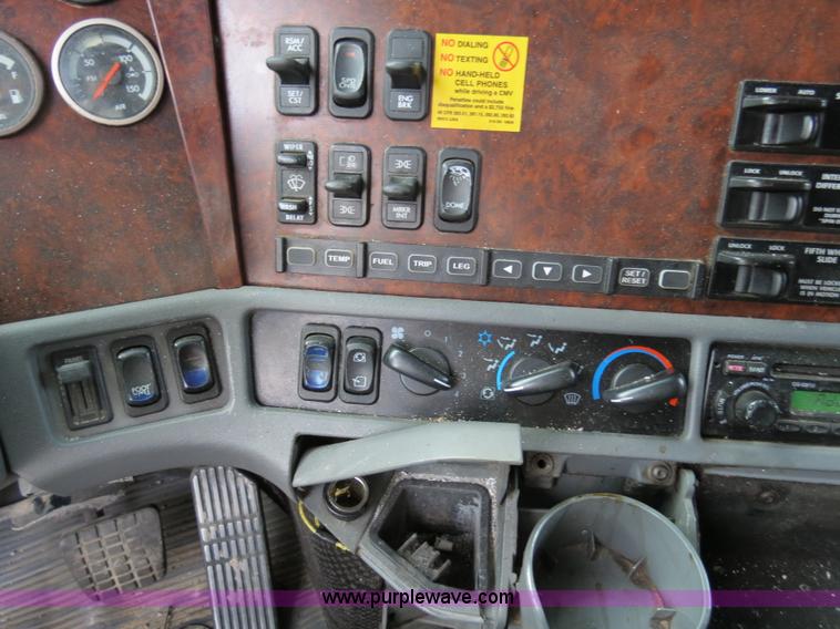 image for item B4593 1998 Freightliner Century Class semi truck