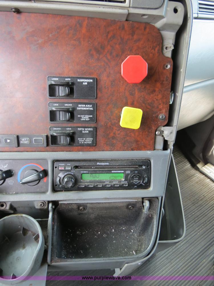 image for item B4593 1998 Freightliner Century Class semi truck