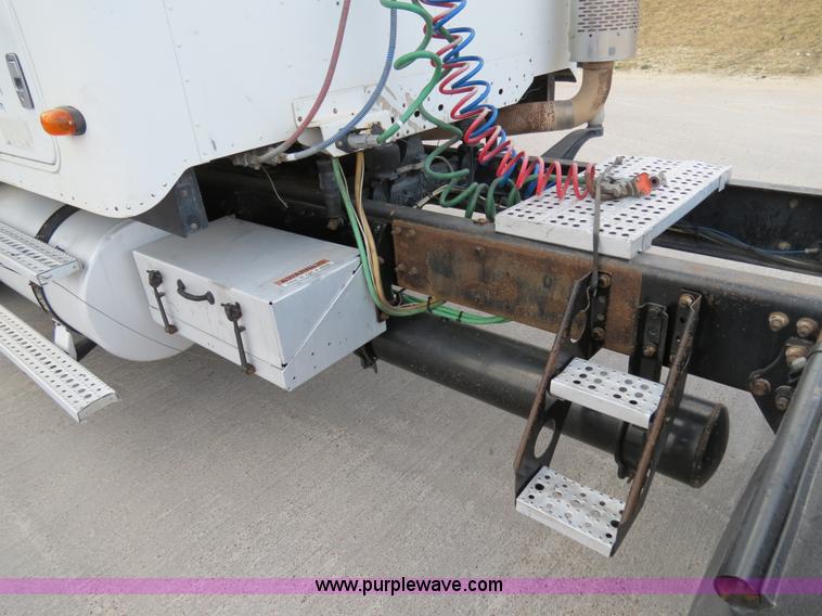 image for item B4593 1998 Freightliner Century Class semi truck