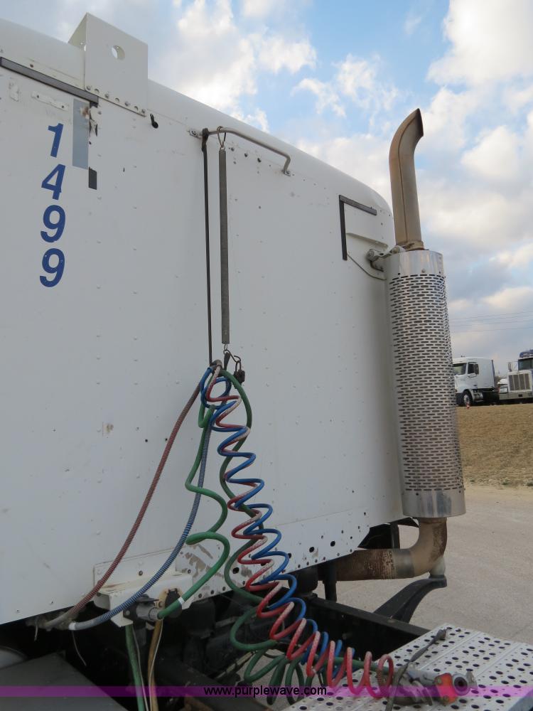 image for item B4593 1998 Freightliner Century Class semi truck