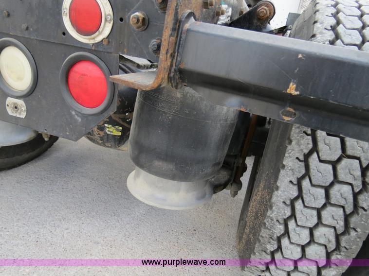 image for item B4593 1998 Freightliner Century Class semi truck