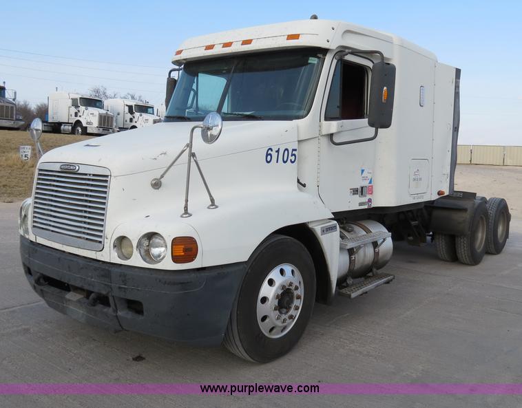 image for item B4594 2003 Freightliner ST120 semi truck