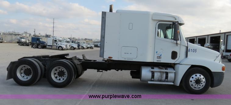 image for item B4594 2003 Freightliner ST120 semi truck