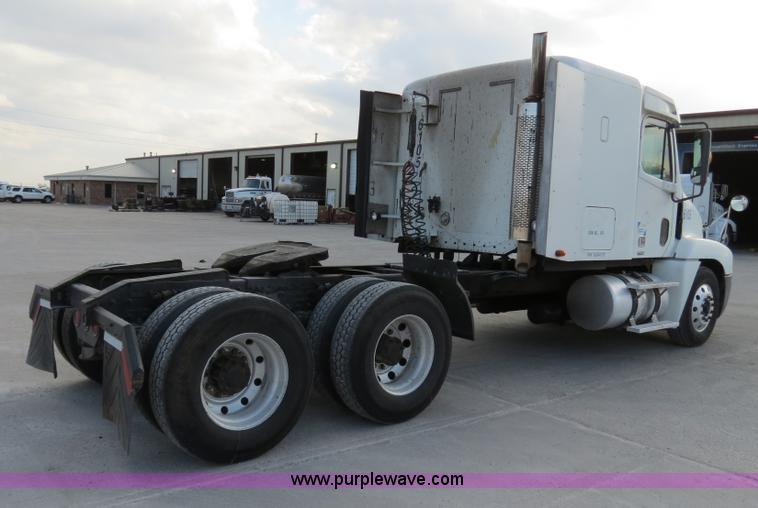 image for item B4594 2003 Freightliner ST120 semi truck