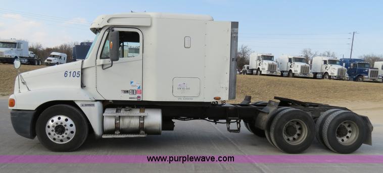 image for item B4594 2003 Freightliner ST120 semi truck