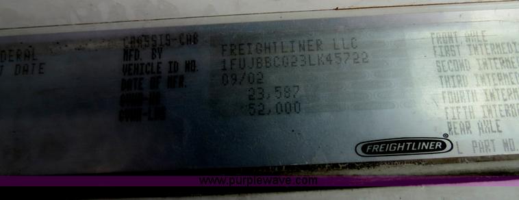 image for item B4594 2003 Freightliner ST120 semi truck