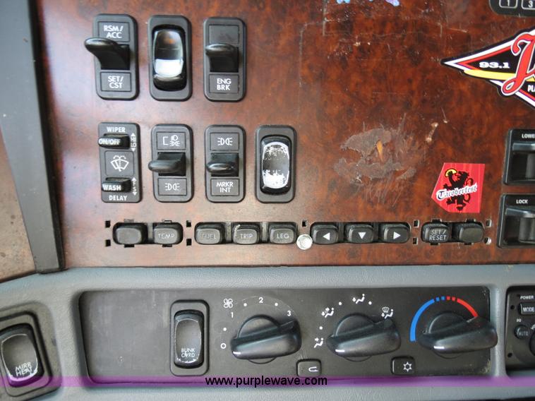 image for item B4594 2003 Freightliner ST120 semi truck