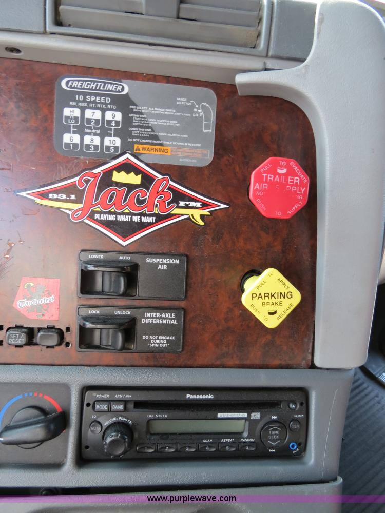 image for item B4594 2003 Freightliner ST120 semi truck