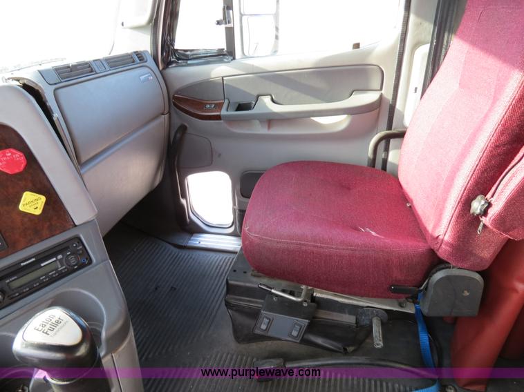 image for item B4594 2003 Freightliner ST120 semi truck