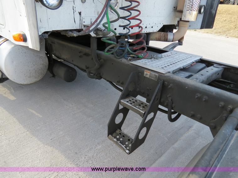 image for item B4594 2003 Freightliner ST120 semi truck