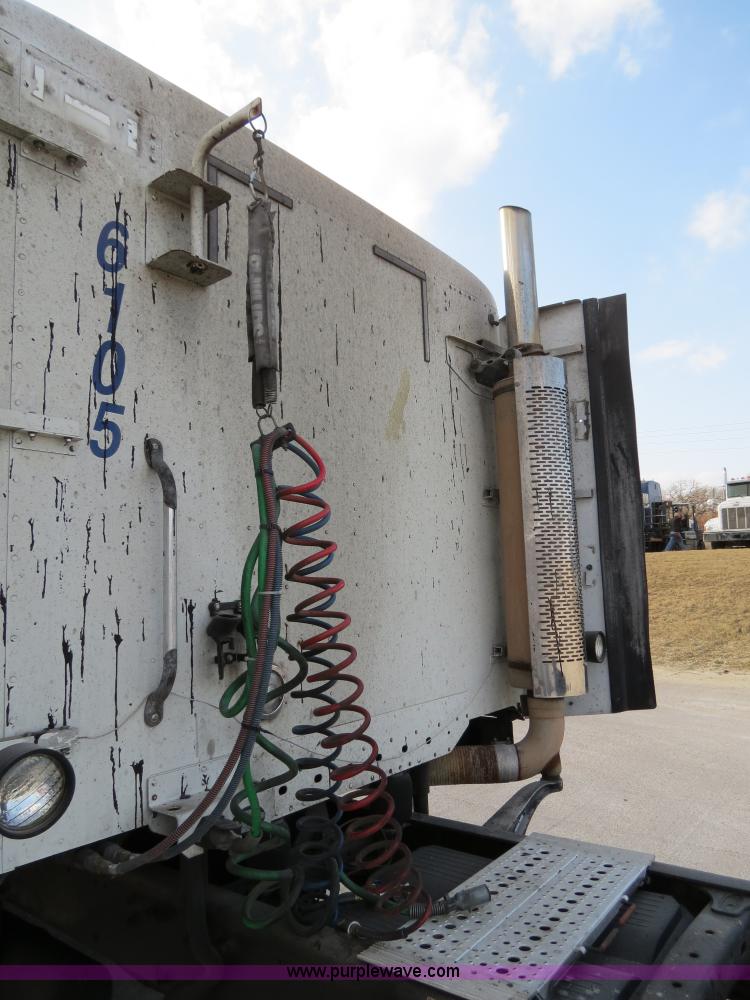 image for item B4594 2003 Freightliner ST120 semi truck