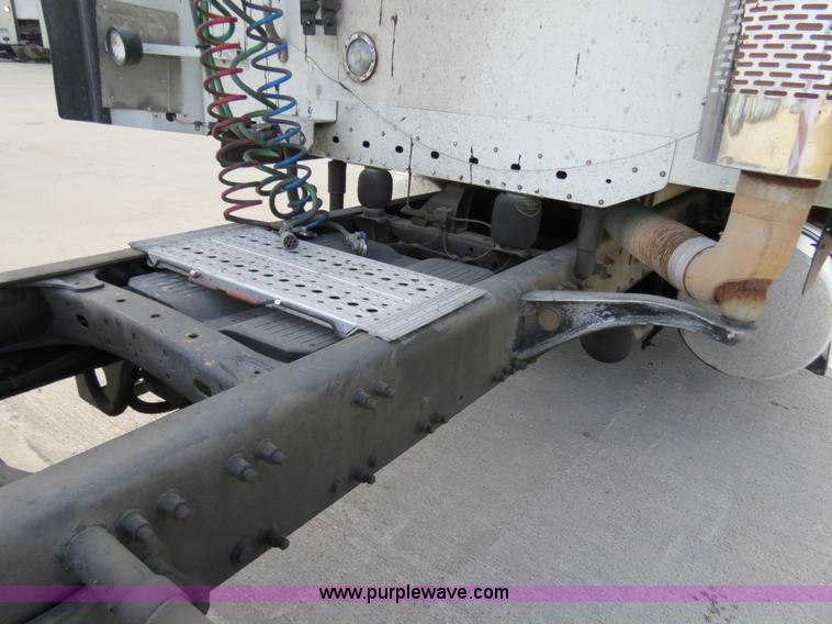 image for item B4594 2003 Freightliner ST120 semi truck