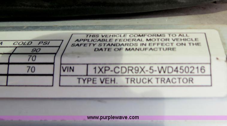 image for item B4595 1998 Peterbilt 377 semi truck