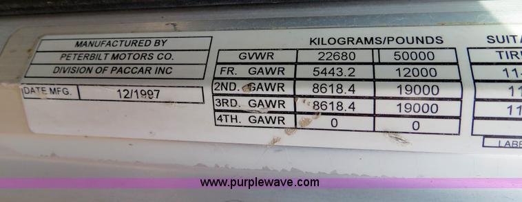 image for item B4595 1998 Peterbilt 377 semi truck