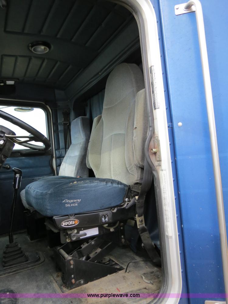 image for item B4595 1998 Peterbilt 377 semi truck