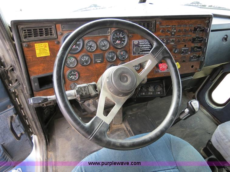 image for item B4595 1998 Peterbilt 377 semi truck