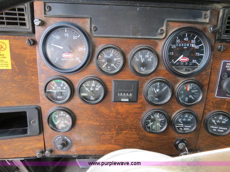 image for item B4595 1998 Peterbilt 377 semi truck