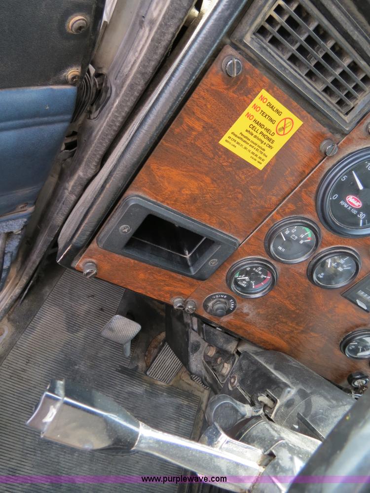 image for item B4595 1998 Peterbilt 377 semi truck