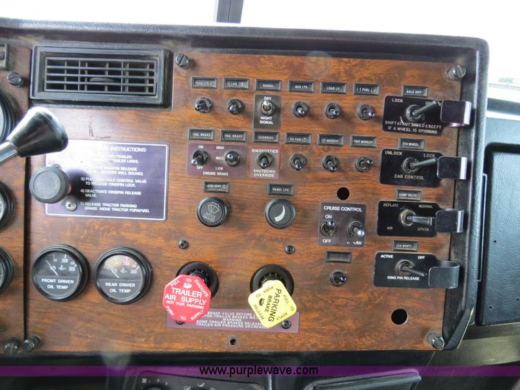 image for item B4595 1998 Peterbilt 377 semi truck