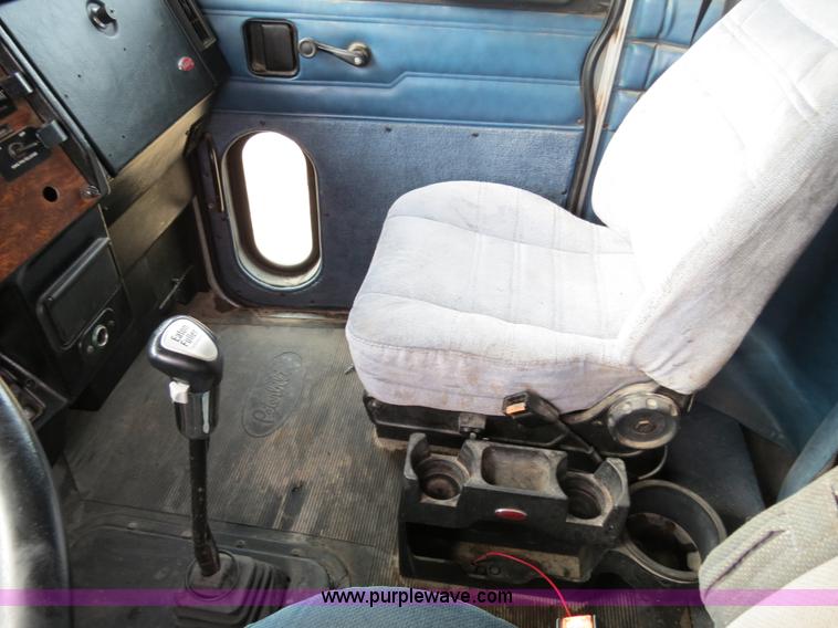 image for item B4595 1998 Peterbilt 377 semi truck