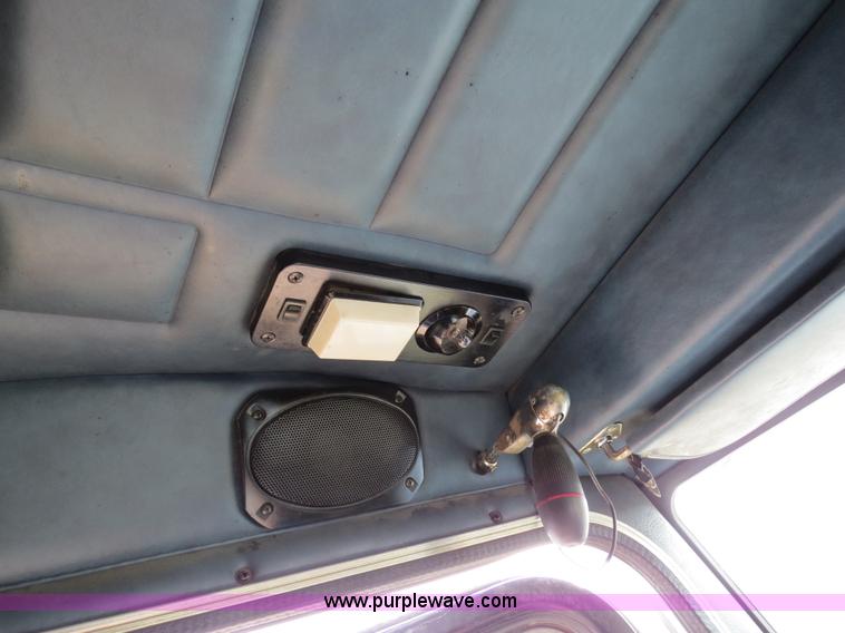 image for item B4595 1998 Peterbilt 377 semi truck