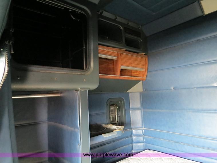 image for item B4595 1998 Peterbilt 377 semi truck