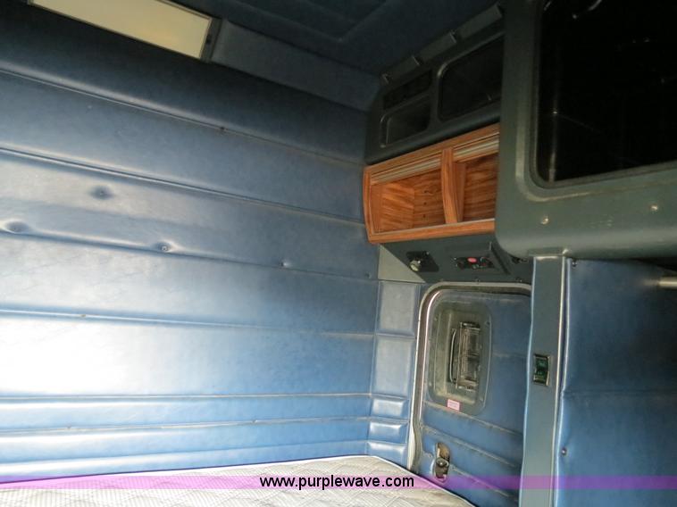 image for item B4595 1998 Peterbilt 377 semi truck