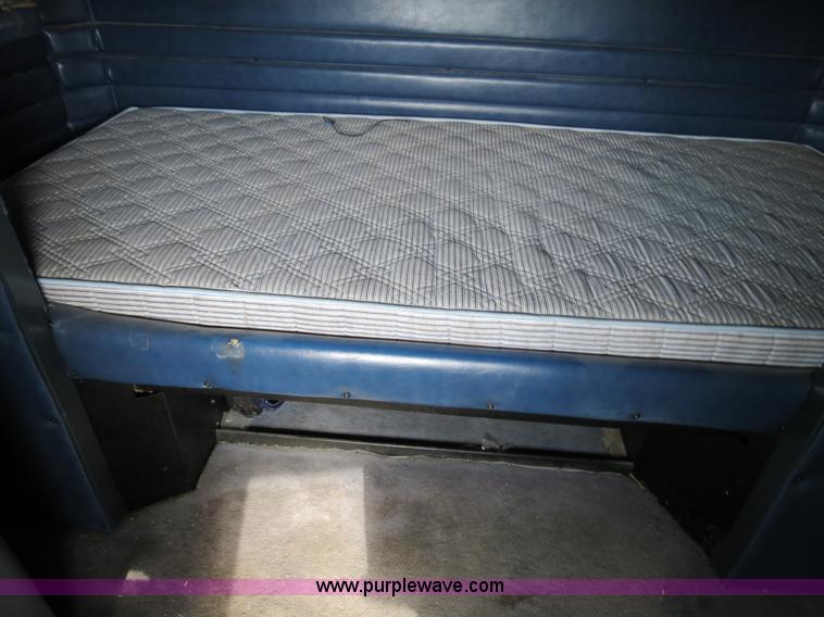 image for item B4595 1998 Peterbilt 377 semi truck