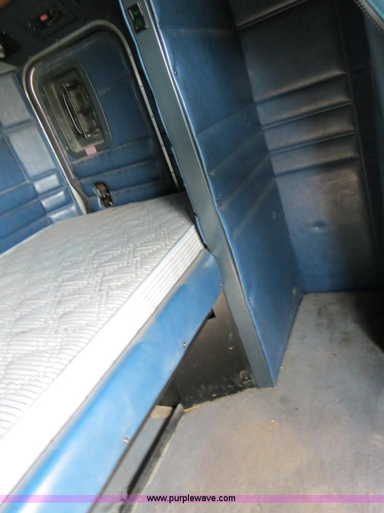 image for item B4595 1998 Peterbilt 377 semi truck