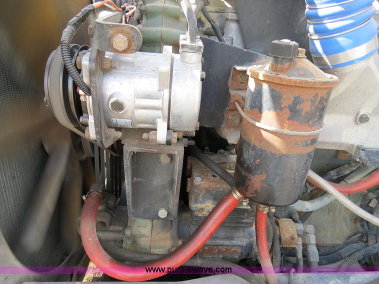 image for item B4595 1998 Peterbilt 377 semi truck