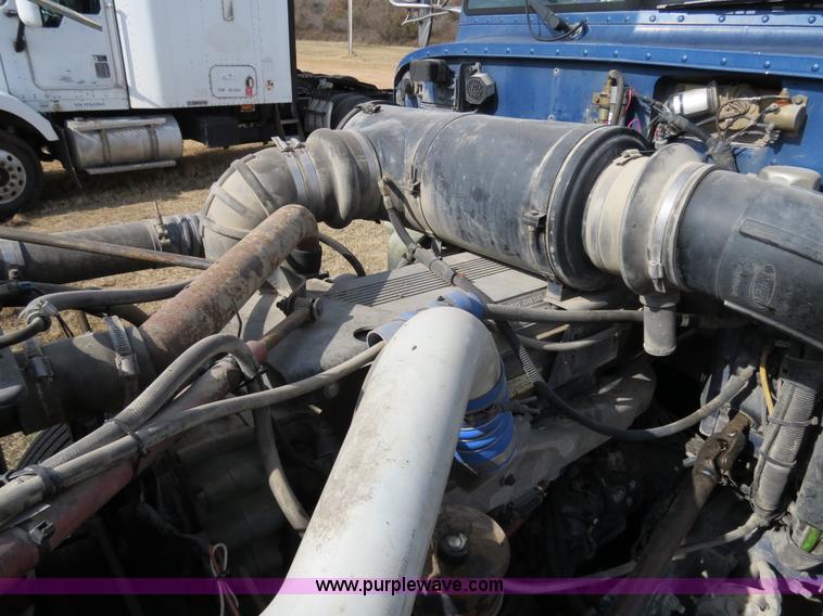 image for item B4595 1998 Peterbilt 377 semi truck