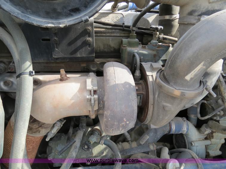 image for item B4595 1998 Peterbilt 377 semi truck