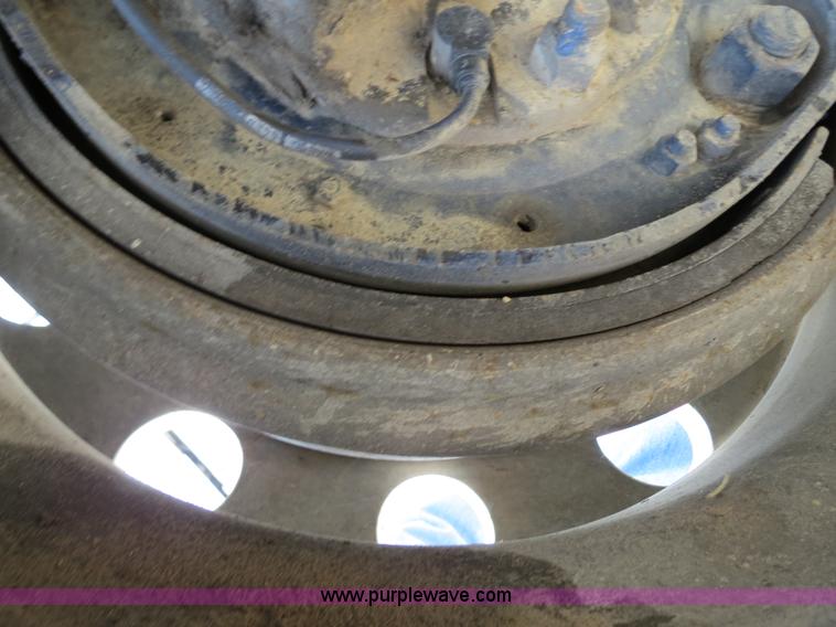 image for item B4595 1998 Peterbilt 377 semi truck