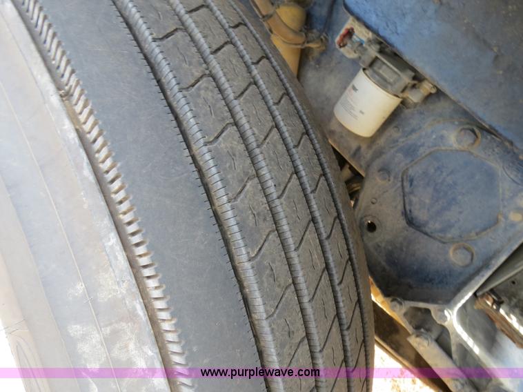 image for item B4595 1998 Peterbilt 377 semi truck