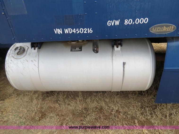 image for item B4595 1998 Peterbilt 377 semi truck