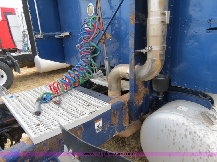 image for item B4595 1998 Peterbilt 377 semi truck