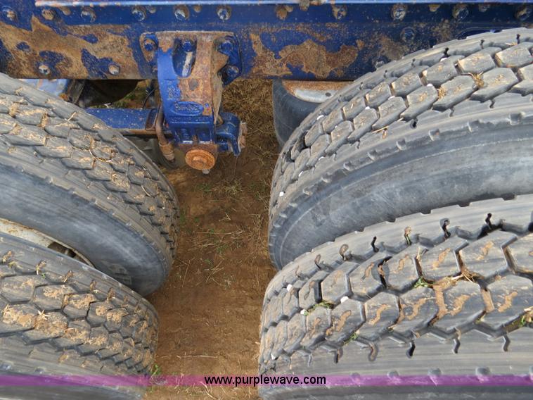 image for item B4595 1998 Peterbilt 377 semi truck