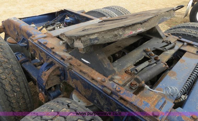 image for item B4595 1998 Peterbilt 377 semi truck