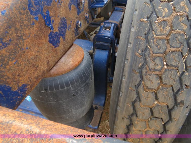 image for item B4595 1998 Peterbilt 377 semi truck