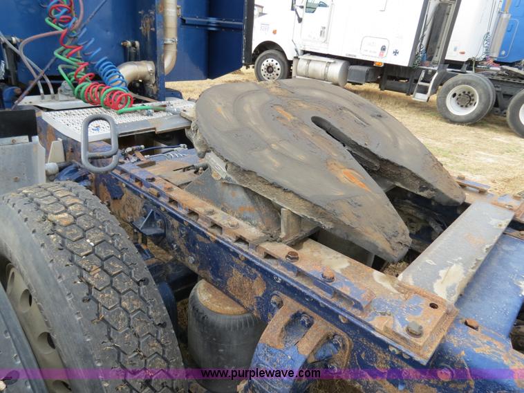 image for item B4595 1998 Peterbilt 377 semi truck