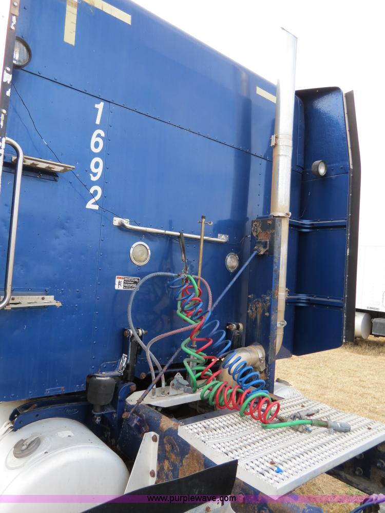 image for item B4595 1998 Peterbilt 377 semi truck