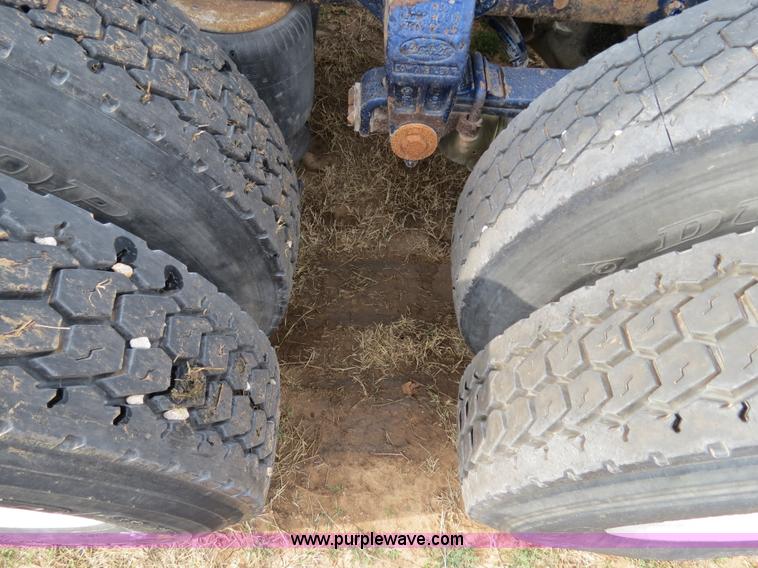 image for item B4595 1998 Peterbilt 377 semi truck