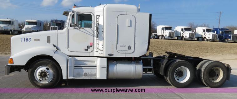 image for item B4596 2000 Peterbilt 377 semi truck