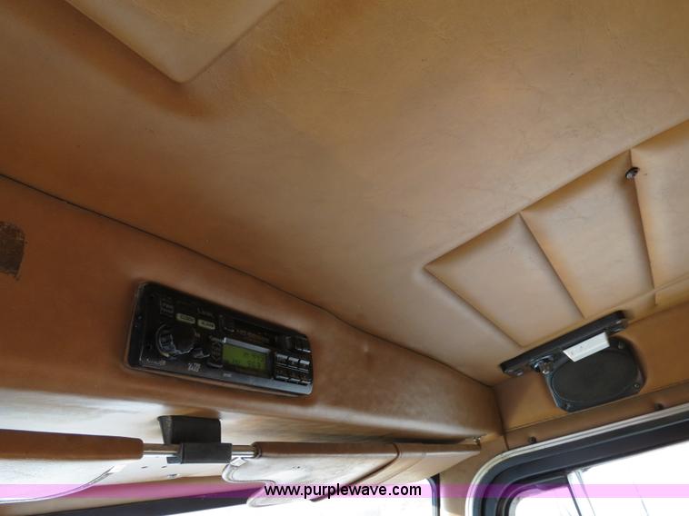 image for item B4596 2000 Peterbilt 377 semi truck