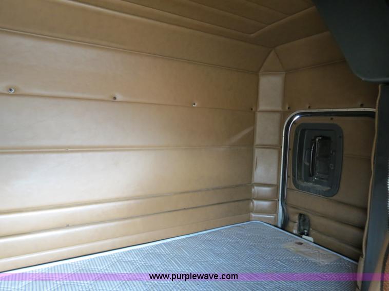 image for item B4596 2000 Peterbilt 377 semi truck